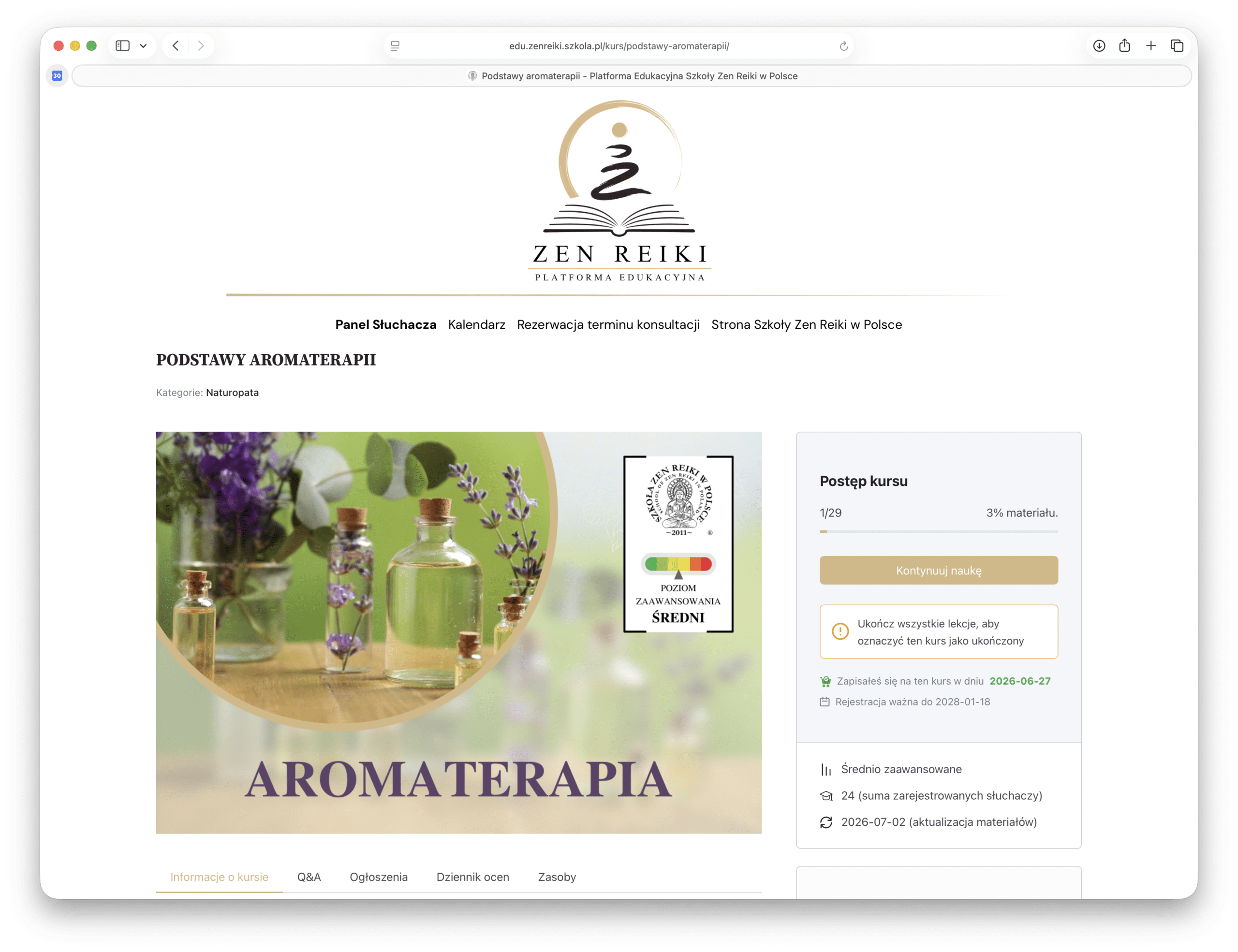 Okładka kursu aromaterapii z buteleczkami olejków i napisem „AROMATERAPIA”